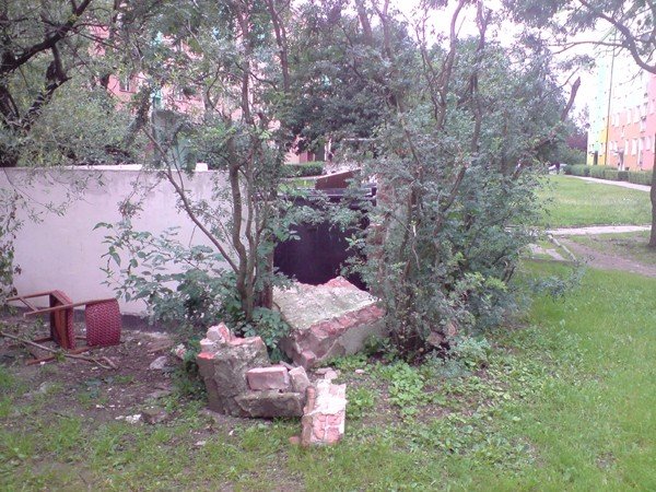 walacy-sie-mur-zagraza-ludziom-alarmuje-czytelniczka-41190