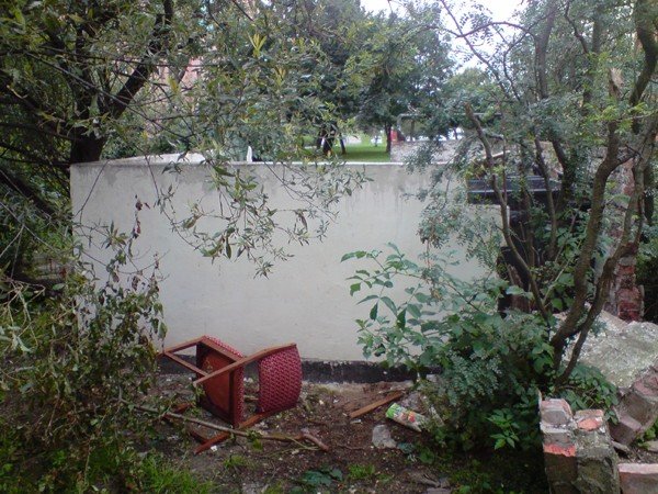 walacy-sie-mur-zagraza-ludziom-alarmuje-czytelniczka-41190
