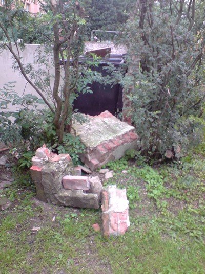walacy-sie-mur-zagraza-ludziom-alarmuje-czytelniczka-41190