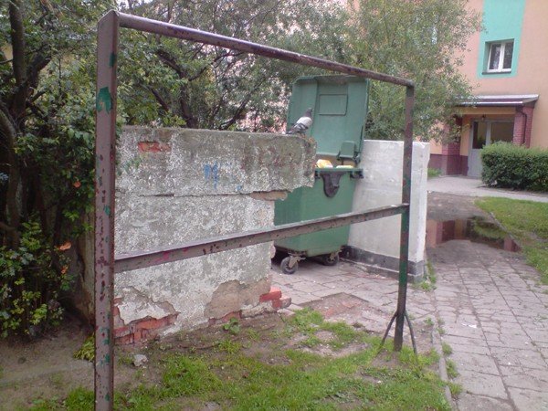 walacy-sie-mur-zagraza-ludziom-alarmuje-czytelniczka-41190