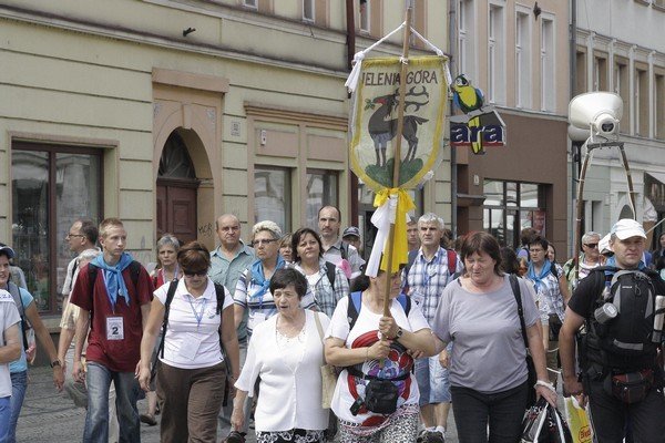 jeleniogorscy-pielgrzymi-wyruszyli-na-jasna-gore-41215