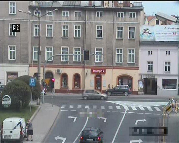 zuchway-zodziej-okrad-zaparkowane-auto-w-centrum-41230