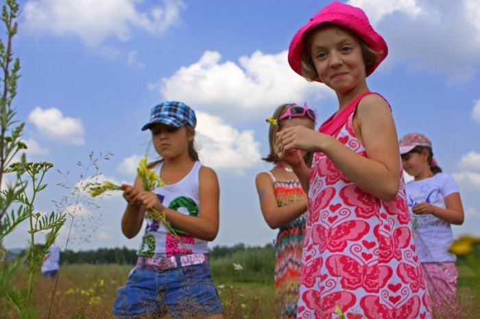rozspiewani-wsrod-kwiatow-dzieci-zakonczyy-letni-wypoczynek-w-muflonie-foto-41237