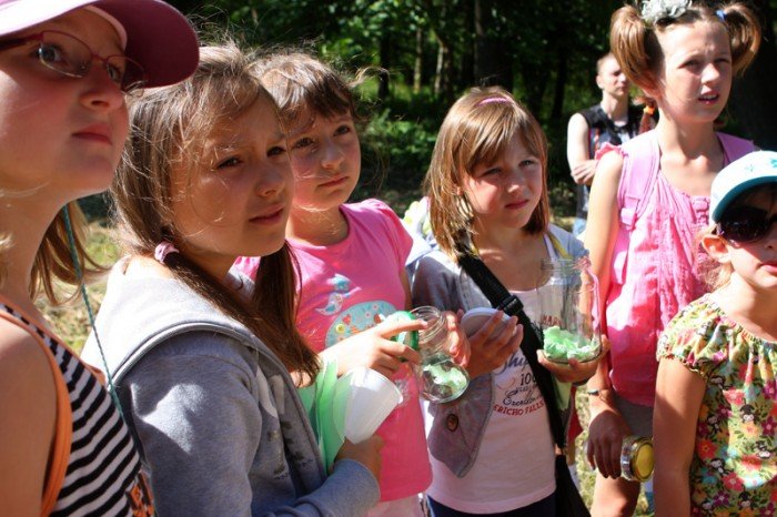 rozspiewani-wsrod-kwiatow-dzieci-zakonczyy-letni-wypoczynek-w-muflonie-foto-41237