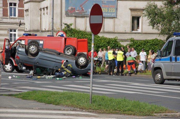 grozny-wypadek-na-skrzyzowaniu-ulic-wolnosci-i-wojska-polskiego-foto-41253