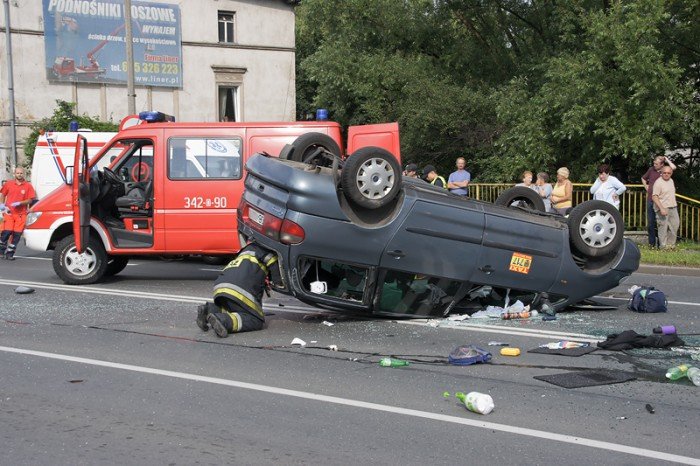 grozny-wypadek-na-skrzyzowaniu-ulic-wolnosci-i-wojska-polskiego-foto-41253