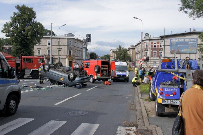 grozny-wypadek-na-skrzyzowaniu-ulic-wolnosci-i-wojska-polskiego-foto-41253