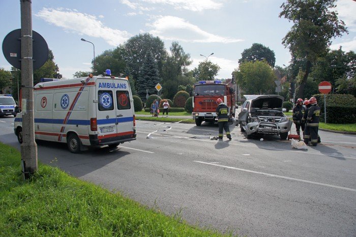 grozny-wypadek-na-skrzyzowaniu-ulic-wolnosci-i-wojska-polskiego-foto-41253