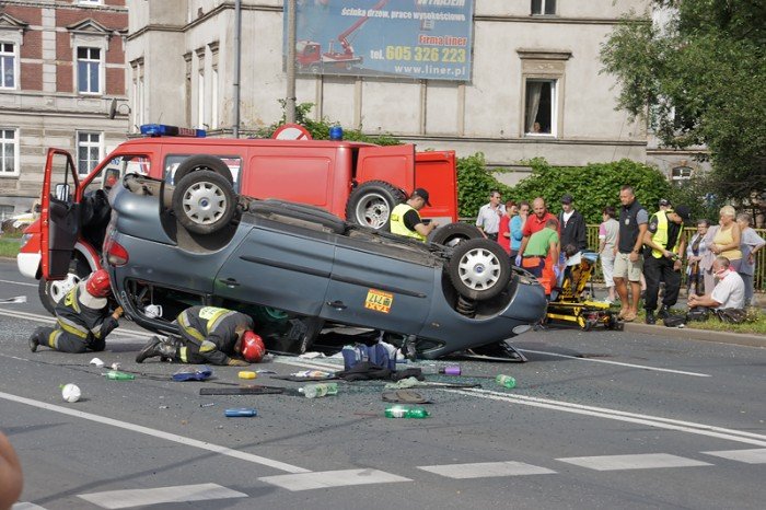 grozny-wypadek-na-skrzyzowaniu-ulic-wolnosci-i-wojska-polskiego-foto-41253