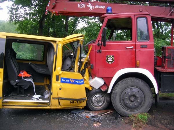 ford-transit-zderzy-sie-z-samochodem-strazy-pozarnej-foto-41322