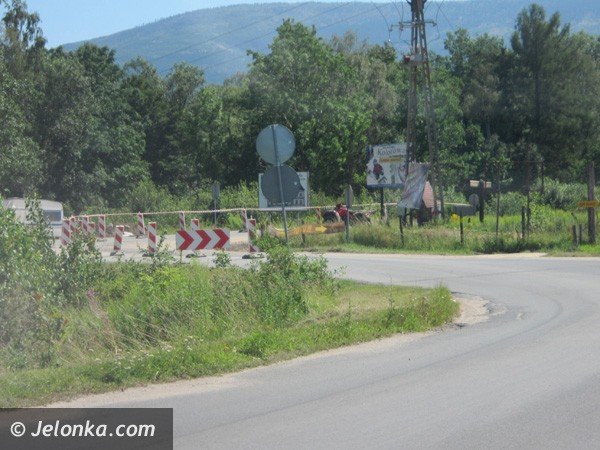 trwa-budowa-ronda-w-mikowie-kierowcy-gubia-sie-w-objazdach-foto-41328