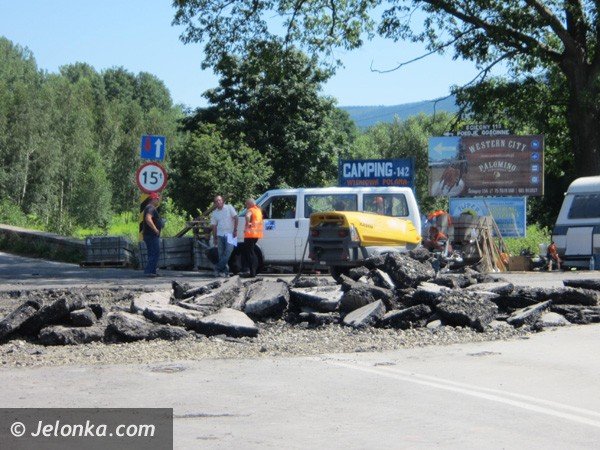 trwa-budowa-ronda-w-mikowie-kierowcy-gubia-sie-w-objazdach-foto-41328