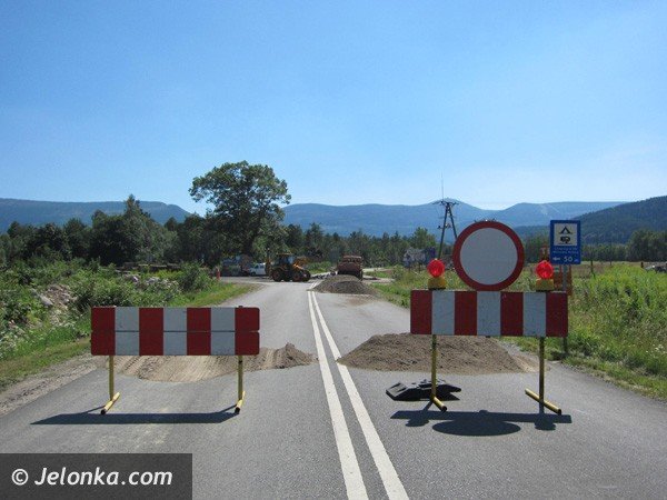 trwa-budowa-ronda-w-mikowie-kierowcy-gubia-sie-w-objazdach-foto-41328