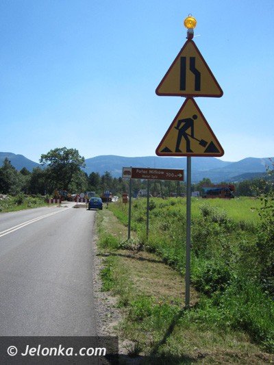 trwa-budowa-ronda-w-mikowie-kierowcy-gubia-sie-w-objazdach-foto-41328