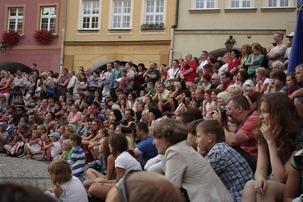 teatry-uliczne-hasay-po-rynku-brawo-mowili-widzowie-foto-41338