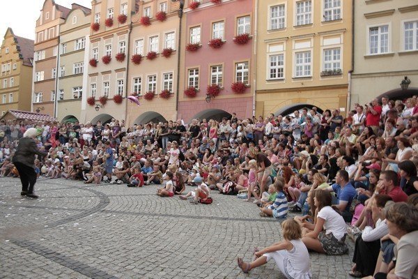 teatry-uliczne-hasay-po-rynku-brawo-mowili-widzowie-foto-41338