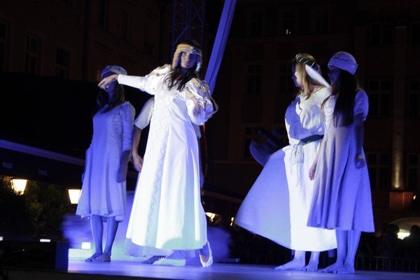 teatry-uliczne-hasay-po-rynku-brawo-mowili-widzowie-foto-41338