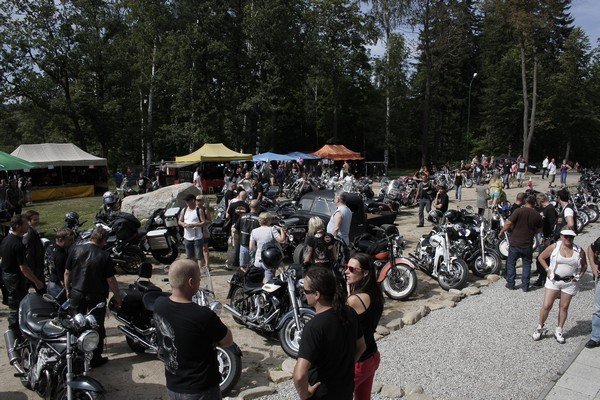 ci-wspaniali-mezczyzni-w-swych-wspaniaych-maszynach-pikinik-harley-dawidson-w-karpaczu-foto-41339
