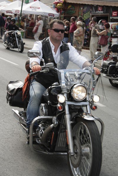 ci-wspaniali-mezczyzni-w-swych-wspaniaych-maszynach-pikinik-harley-dawidson-w-karpaczu-foto-41339