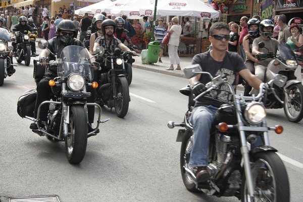 ci-wspaniali-mezczyzni-w-swych-wspaniaych-maszynach-pikinik-harley-dawidson-w-karpaczu-foto-41339