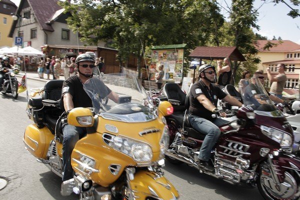 ci-wspaniali-mezczyzni-w-swych-wspaniaych-maszynach-pikinik-harley-dawidson-w-karpaczu-foto-41339
