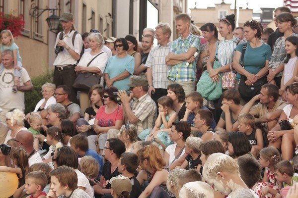 glinoludy-opanoway-wczoraj-jelenia-gore-fina-festiwalu-teatrow-ulicznych-foto-41352