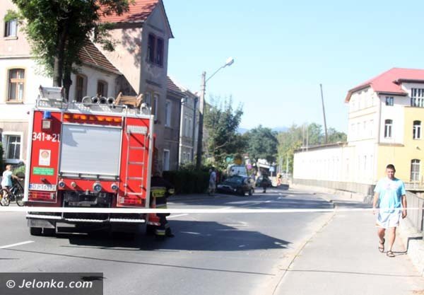 zderzenie-trzech-aut-w-cieplicach-przez-predkosc-foto-41354