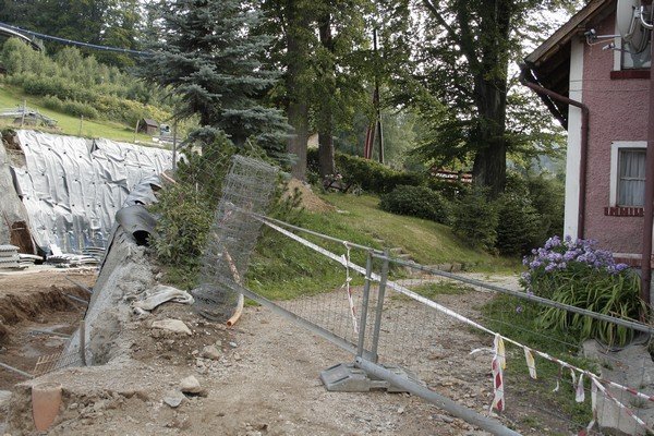 mieszkancy-parkowej-8-w-karpaczu-odcieli-nam-dojazd-do-domu-foto-41395