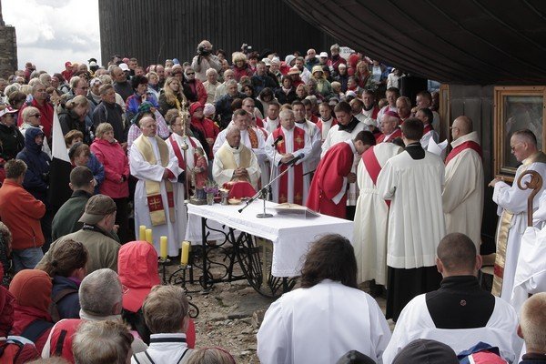 wielka-uroczystosc-na-sniezce-w-dzien-sw-wawrzynca-foto-41421