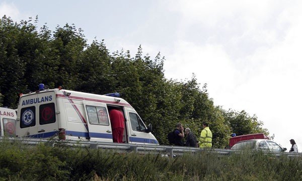 wypadek-trzech-aut-w-dziwiszowie-cztery-osoby-w-szpitalu-foto-41426