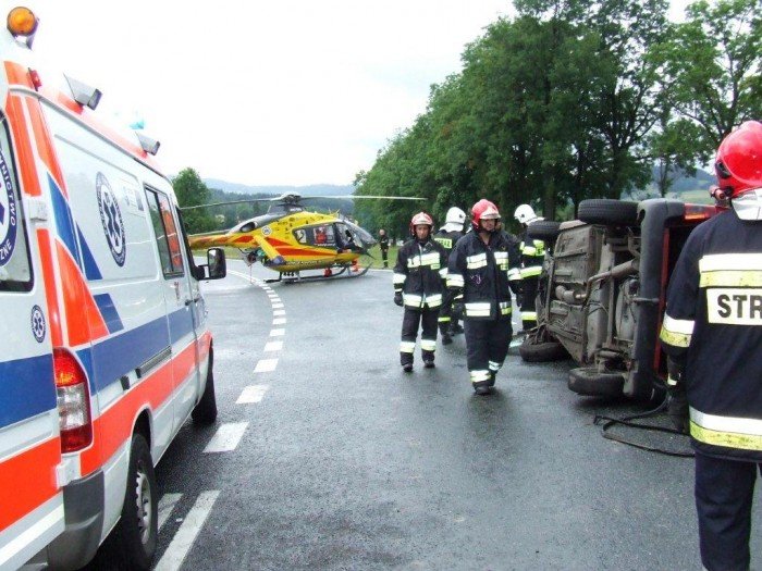czoowka-peugeota-ze-skoda-piec-osob-w-szpitalu-w-tym-jedna-transportowana-smigowcem-foto-41433