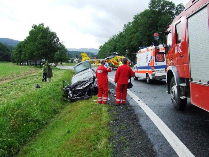 czoowka-peugeota-ze-skoda-piec-osob-w-szpitalu-w-tym-jedna-transportowana-smigowcem-foto-41433