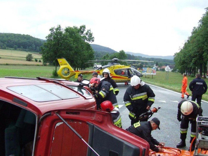 czoowka-peugeota-ze-skoda-piec-osob-w-szpitalu-w-tym-jedna-transportowana-smigowcem-foto-41433