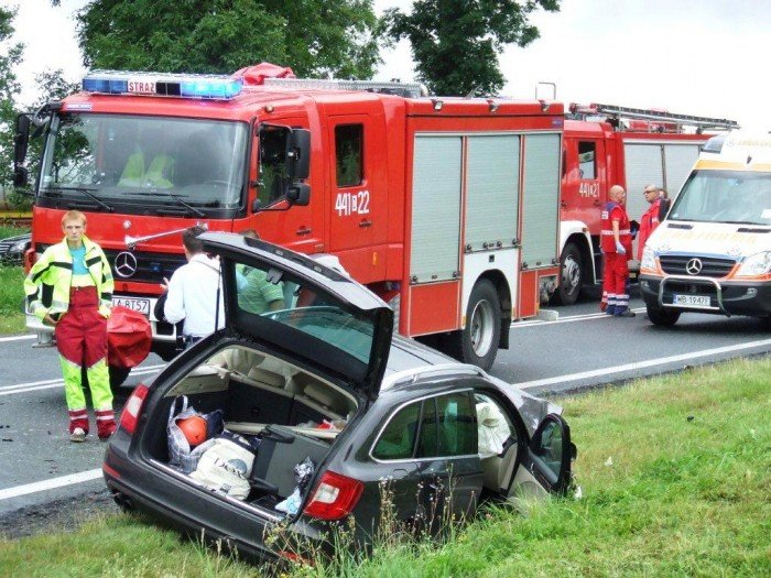 czoowka-peugeota-ze-skoda-piec-osob-w-szpitalu-w-tym-jedna-transportowana-smigowcem-foto-41433
