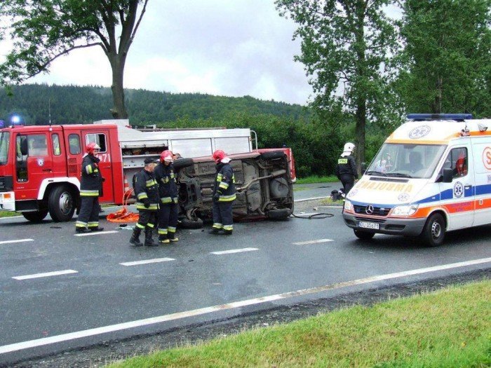 czoowka-peugeota-ze-skoda-piec-osob-w-szpitalu-w-tym-jedna-transportowana-smigowcem-foto-41433