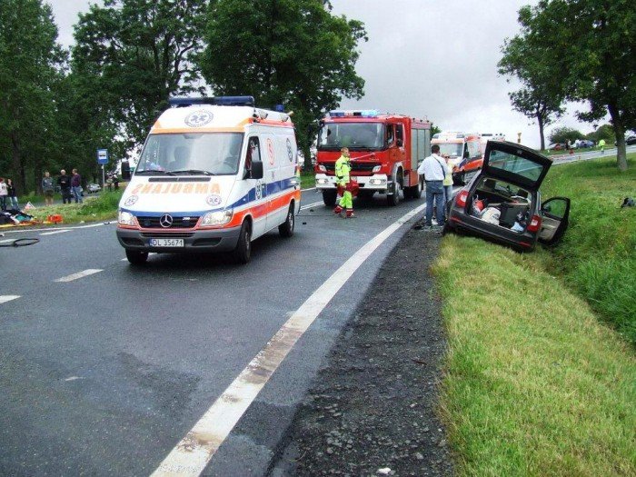 czoowka-peugeota-ze-skoda-piec-osob-w-szpitalu-w-tym-jedna-transportowana-smigowcem-foto-41433