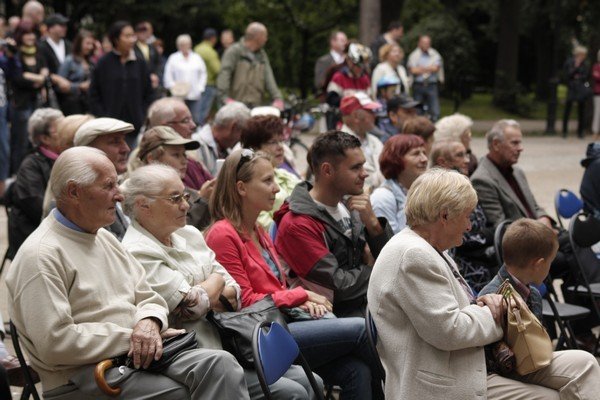deszczowy-koncert-w-cieplicach-publicznosc-nie-zawioda-foto-41434