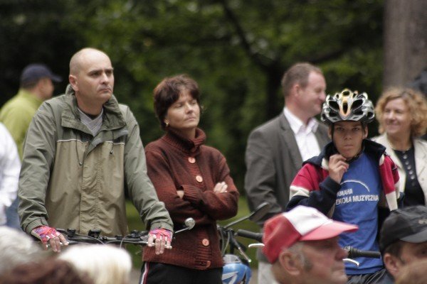 deszczowy-koncert-w-cieplicach-publicznosc-nie-zawioda-foto-41434