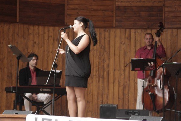 deszczowy-koncert-w-cieplicach-publicznosc-nie-zawioda-foto-41434
