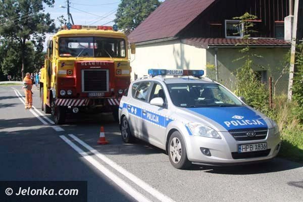 w-dziwiszowie-tir-stoczy-sie-z-drogi-i-uderzy-w-sup-foto-41445