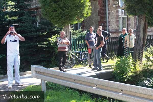 w-dziwiszowie-tir-stoczy-sie-z-drogi-i-uderzy-w-sup-foto-41445