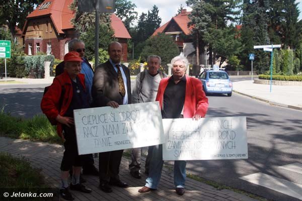 stowarzyszenie-cheplewody-manifestuje-dzis-na-rzecz-budowy-rond-w-cieplicach-foto-41450