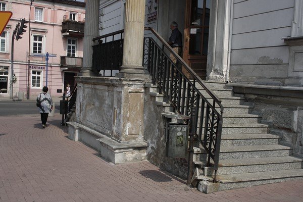 wyremontuja-wejscia-do-urzedu-i-archiwum-41575