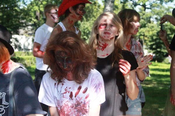 parada-zombi-wiecej-takich-imprez-mowili-uczestnicy-marszu-i-widzowie-foto-41673