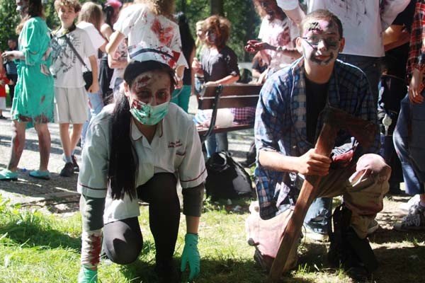 parada-zombi-wiecej-takich-imprez-mowili-uczestnicy-marszu-i-widzowie-foto-41673