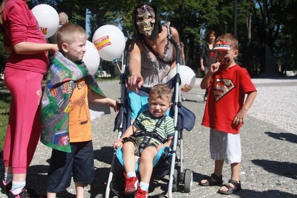parada-zombi-wiecej-takich-imprez-mowili-uczestnicy-marszu-i-widzowie-foto-41673