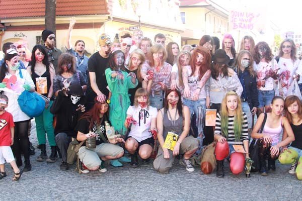 parada-zombi-wiecej-takich-imprez-mowili-uczestnicy-marszu-i-widzowie-foto-41673