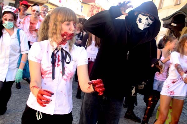 parada-zombi-wiecej-takich-imprez-mowili-uczestnicy-marszu-i-widzowie-foto-41673