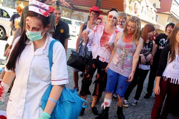 parada-zombi-wiecej-takich-imprez-mowili-uczestnicy-marszu-i-widzowie-foto-41673