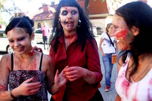 parada-zombi-wiecej-takich-imprez-mowili-uczestnicy-marszu-i-widzowie-foto-41673